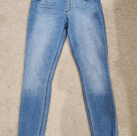 Old Navy Jeans - Picture 3 of 5